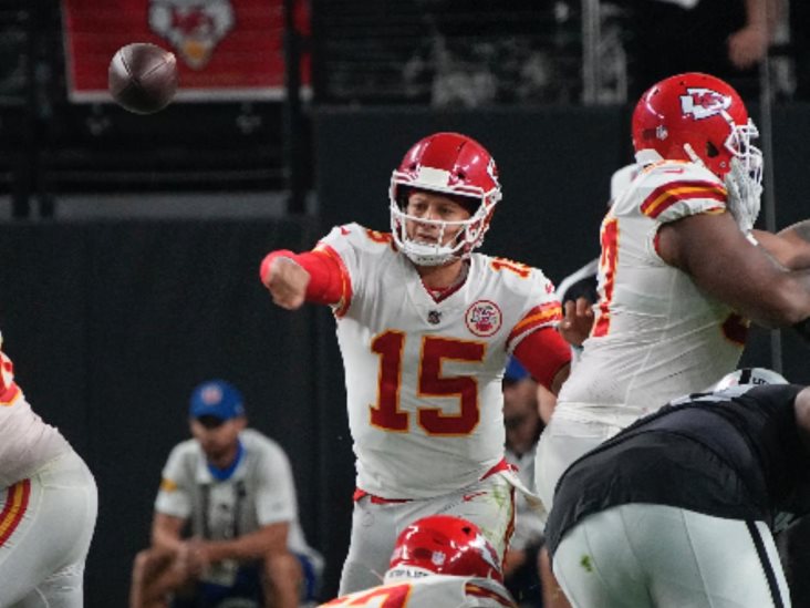 Patrick Mahomes guía la victoria de los Chiefs sobre los Raiders Patrick Mahomes guía la victoria de los Chiefs sobre los Raiders