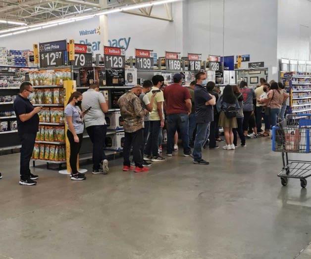 Reaparecen largas filas... ¡por vacunas!