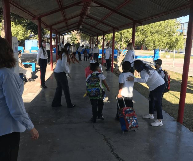 Suman 15 mil alumnos en clases presenciales