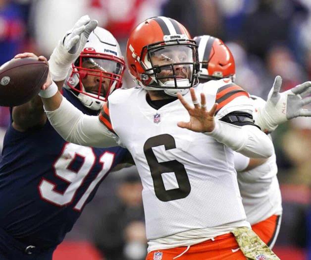 Un golpeado Mayfield se ausenta de práctica