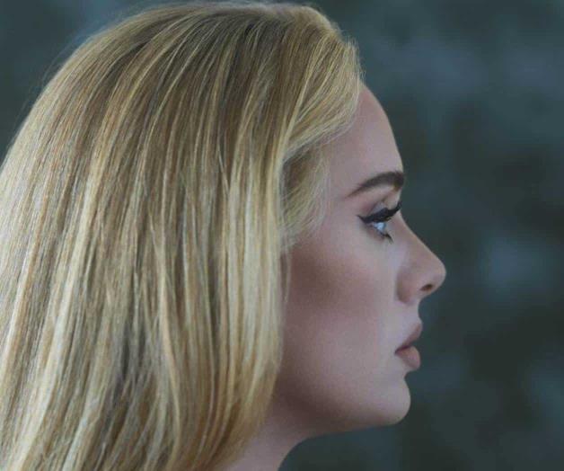 Reseña: Adele va más allá del desamor en su poderoso “30”