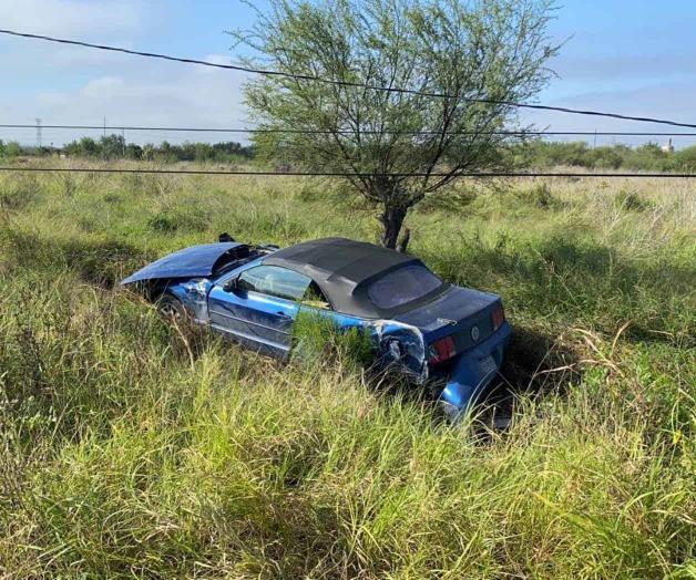 Se queda dormida al volante; despierta al chocar un auto