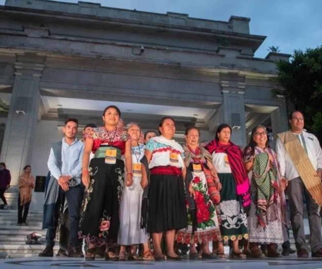 Inculcan amor por el rebozo en Los Pinos