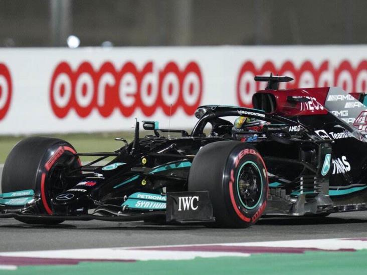 Hamilton gana la pole para el 1er Gran Premio de Qatar de F1 Hamilton gana la pole para el 1er Gran Premio de Qatar de F1