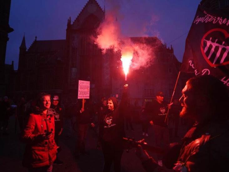 Registra Holanda nuevos disturbios por restricciones; hay 7 detenidos Registra Holanda nuevos disturbios por restricciones; hay 7 detenidos