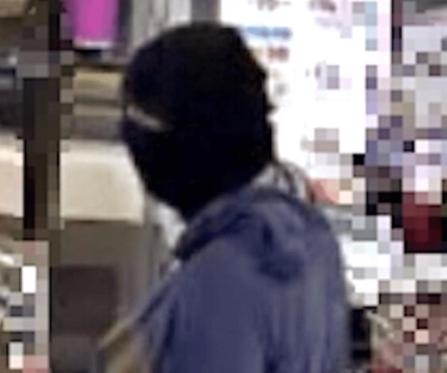 Escapa con el botín armado con navaja Escapa con el botín armado con navaja