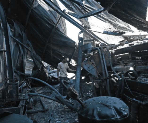 Ataque aéreo destruye una fábrica en Yemen