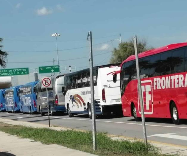 Oleadas de regios se vacunan en Hidalgo