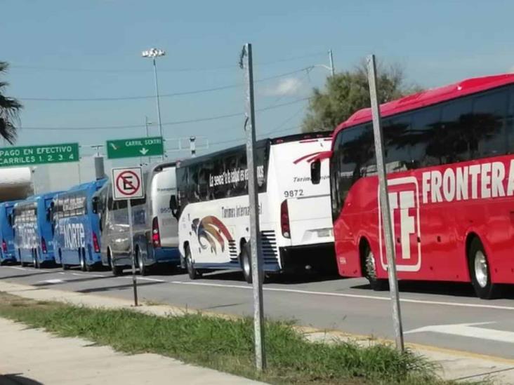 Oleadas de regios se vacunan en Hidalgo Oleadas de regios se vacunan en Hidalgo