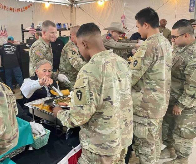 Gobernador sirvió tamales a oficiales del DPS y GN Gobernador sirvió tamales a oficiales del DPS y GN