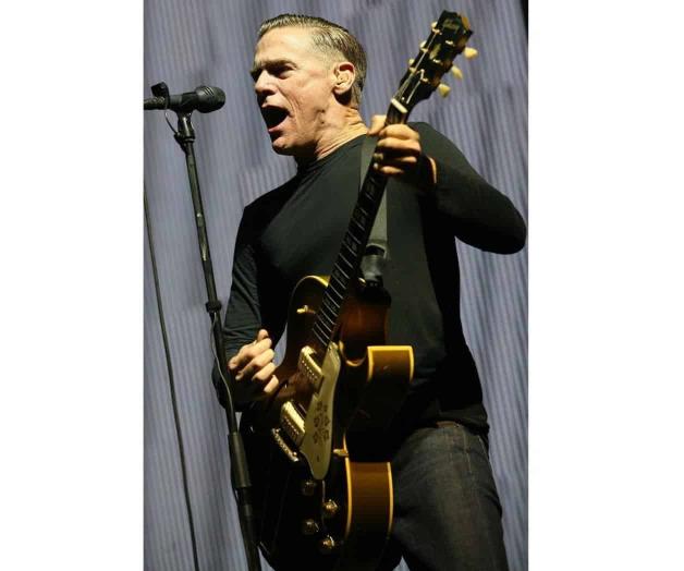 Bryan Adams, contagiado dos veces de Covid en un mes
