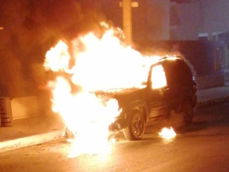 Se incendia Jeep ¡en plena marcha! Se incendia Jeep ¡en plena marcha!
