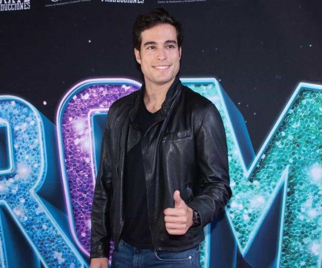 Danilo Carrera muestra faceta de escritor