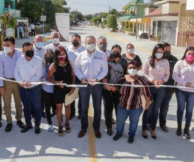 Entrega Oseguera nueva pavimentación