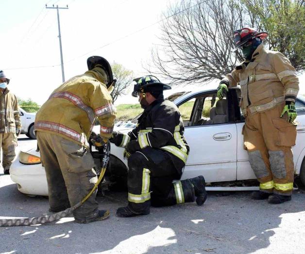 Dan capacitación a bomberos