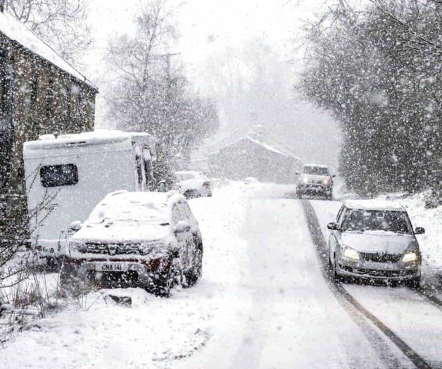 Miles se quedan sin electricidad por tormenta en GBretaña