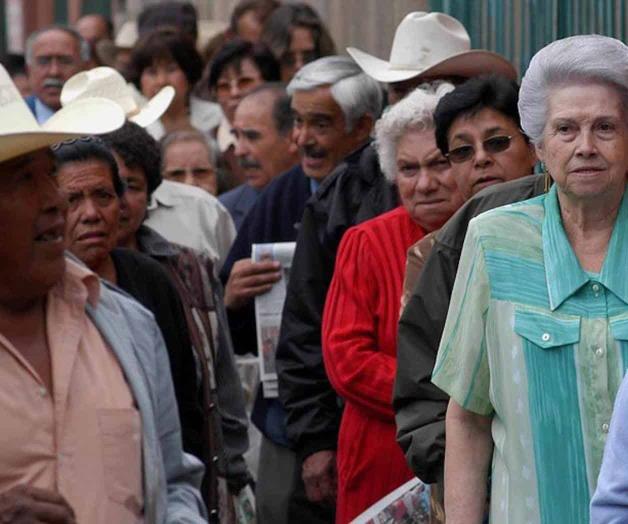 Presionan jubilados cambio en pensiones Presionan jubilados cambio en pensiones