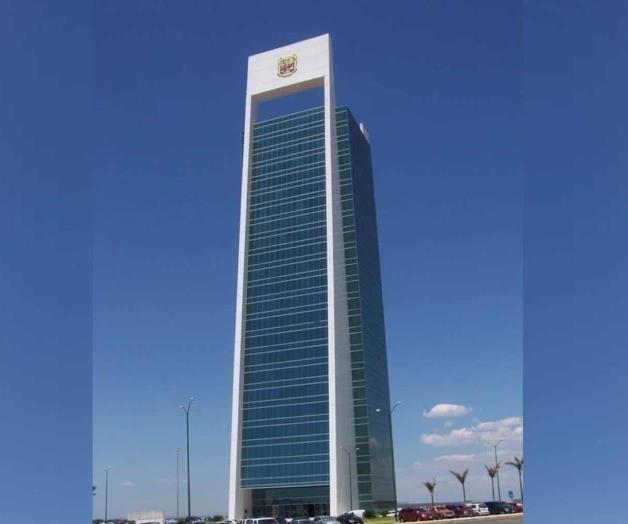 Avería de elevadores genera caos en Torre Bicentenario