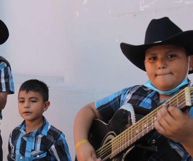 Deleitan con música y piden su Navidad