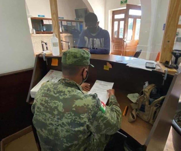 Invitan a jóvenes a recoger cartilla militar