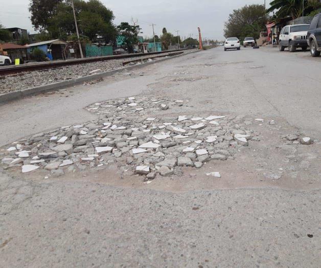 Ante olvido municipal...vecinos tapan los baches Ante olvido municipal...vecinos tapan los baches