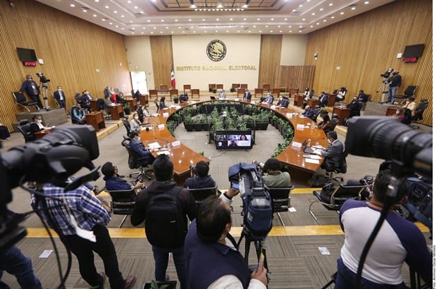 Presenta INE controversia por recorte al presupuesto