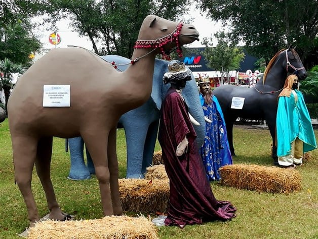 Extraño set navideño de la Plaza Principal Extraño set navideño de la Plaza Principal