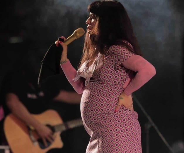Embarazo no detiene a Mon Laferte para deleitar a sus fans Embarazo no detiene a Mon Laferte para deleitar a sus fans