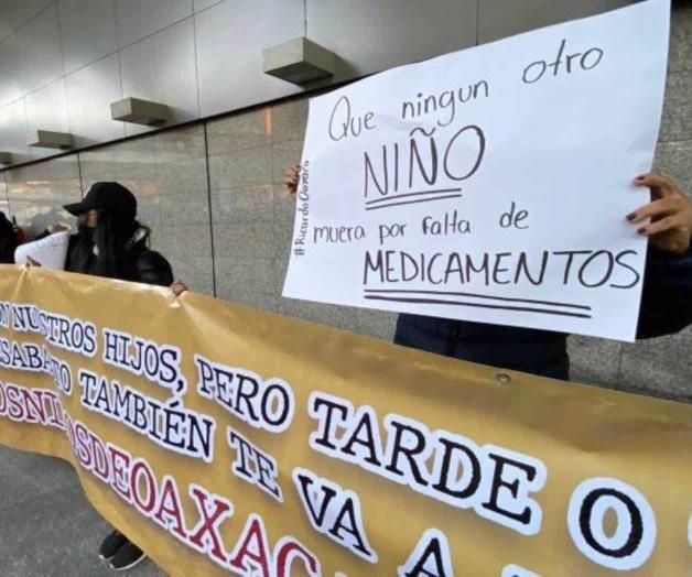 Protestan los familiares de pacientes con cáncer