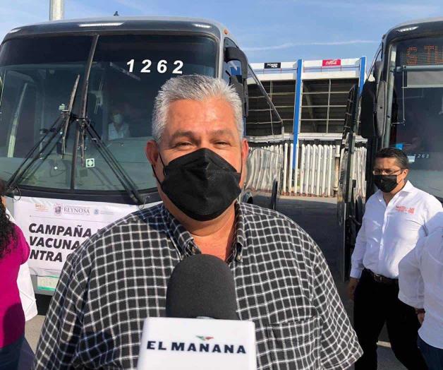 300 maestros se vacunan por día