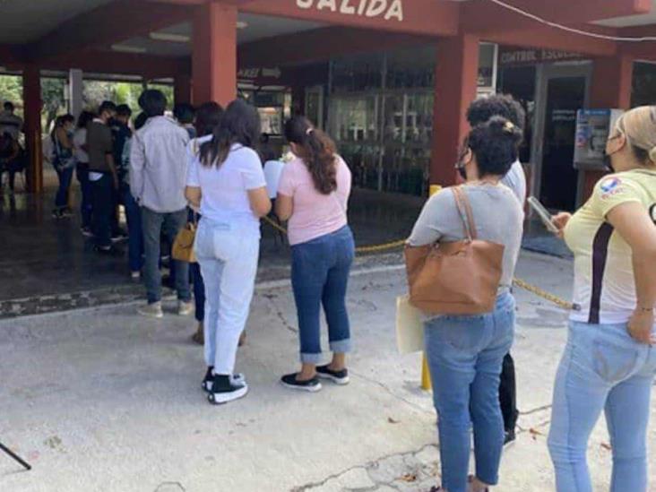 Recopilan papeles de becas federales Recopilan papeles de becas federales