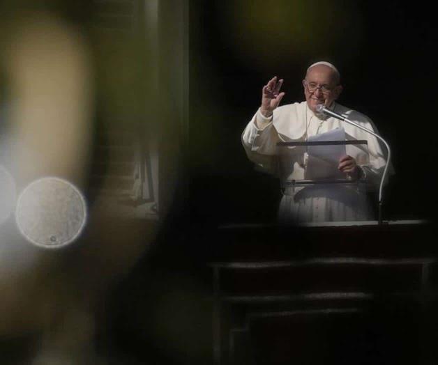 Ora por Ucrania e insta al diálogo