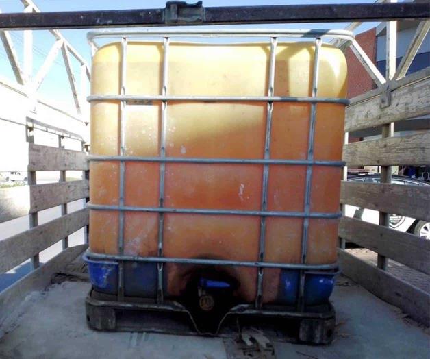 Cae conductor con ‘huachicol’