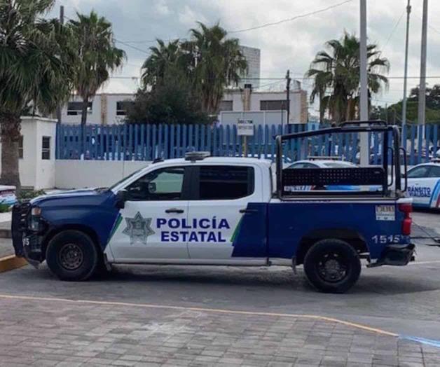 Hurtan camioneta afuera de vivienda