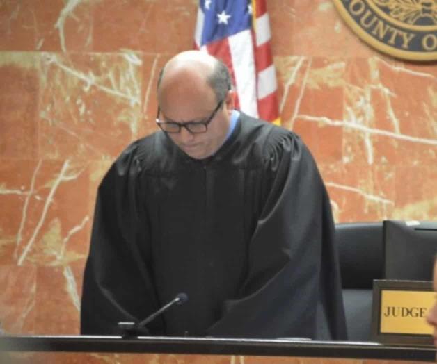 Queda libre de cargos acusado de dispararle a dos hermanos