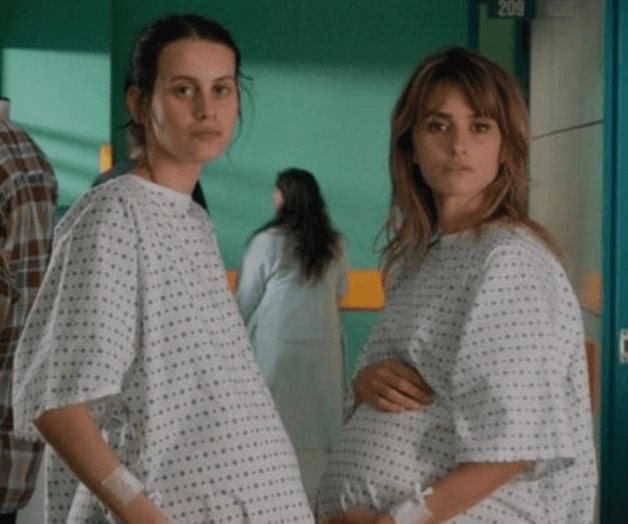 “Madres Paralelas”: laberinto de emociones