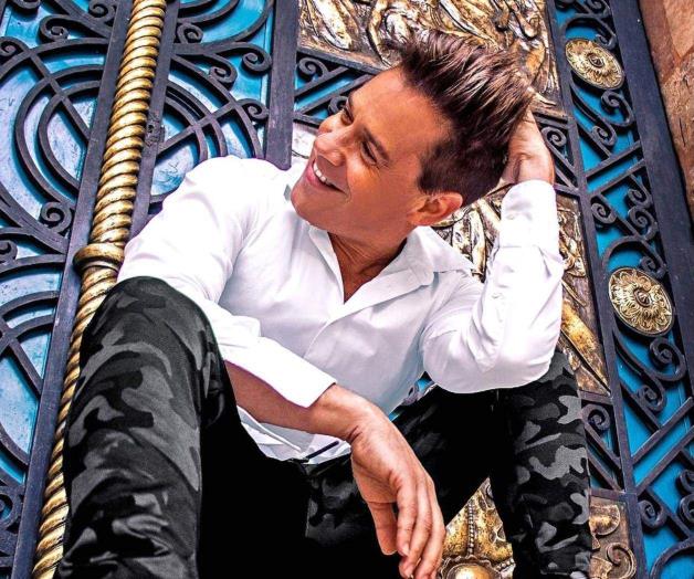 Regresa a la escena musical