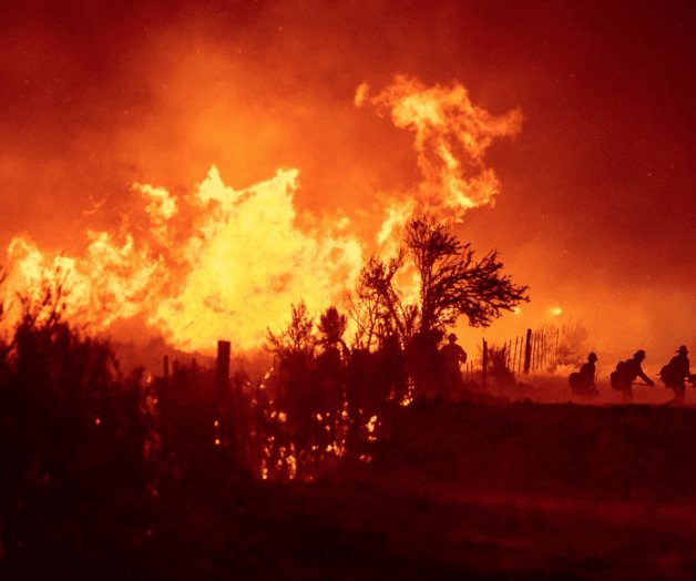 Como el fuego es un plasma, ¿podría usarse plasma de agua para apagarlo?