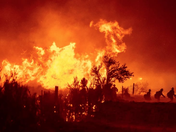 Como el fuego es un plasma, ¿podría usarse plasma de agua para apagarlo? Como el fuego es un plasma, ¿podría usarse plasma de agua para apagarlo?