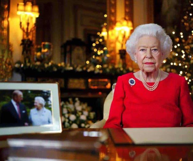 Reina Isabel II habla de seres queridos ausentes en Navidad