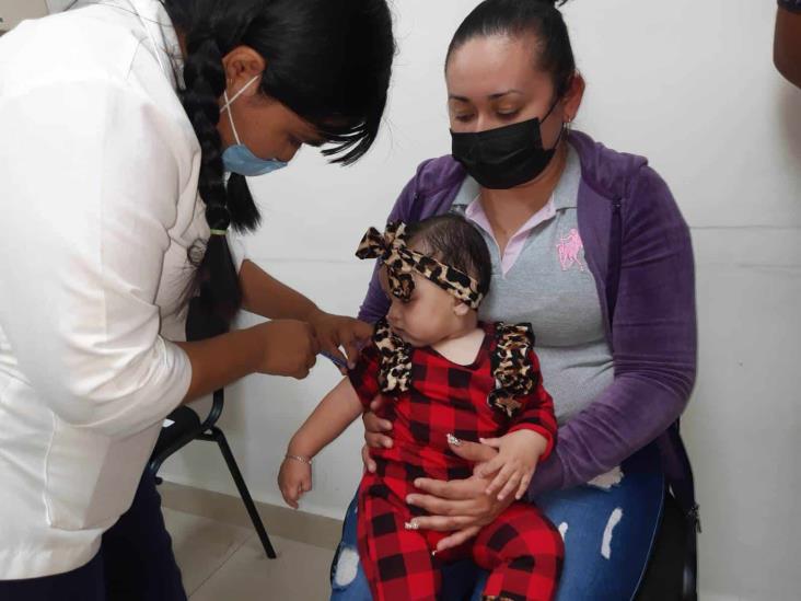 Completan esquema de vacunación para niños Completan esquema de vacunación para niños