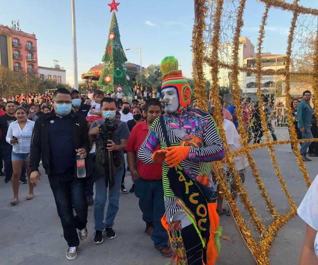 Lleva su alegría a la plaza principal Lleva su alegría a la plaza principal