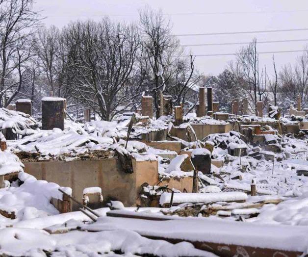 Incendio en Colorado destruye viviendas y estructuras