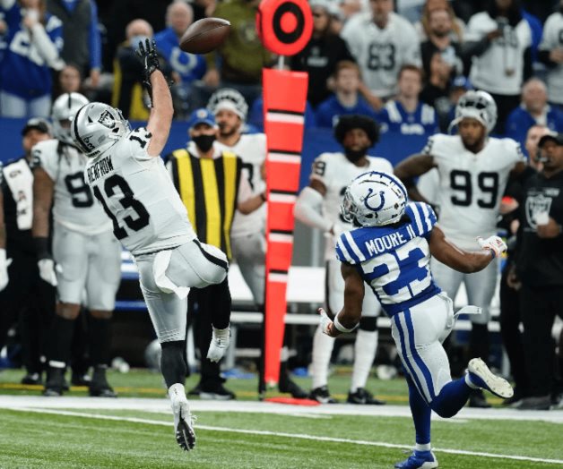 Gana Raiders y sigue en pelea por comodín Gana Raiders y sigue en pelea por comodín