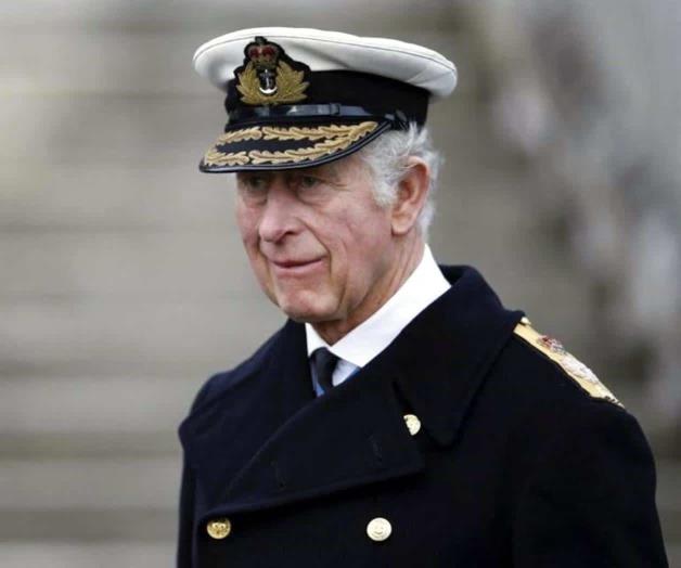 Alaba Príncipe Carlos a sus hijos por sus labores altruistas