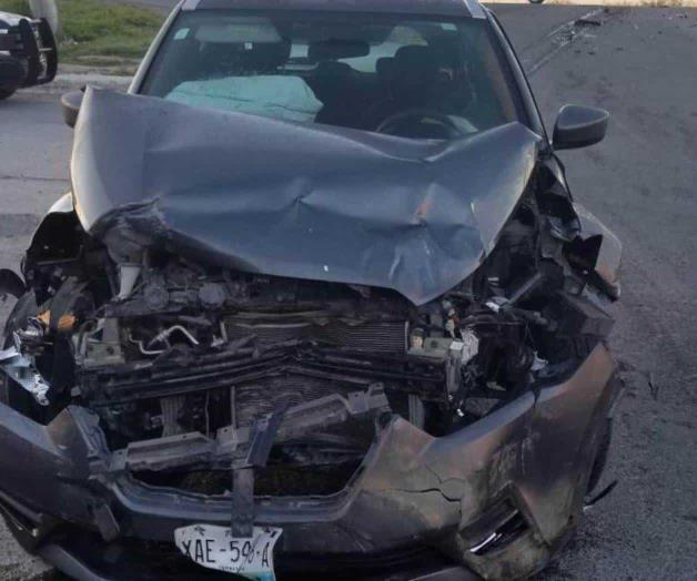 Destruidos quedan dos vehículos al impactarse