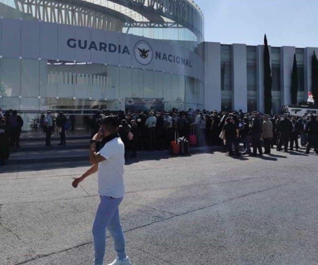 Agentes relevados increpan al mando Agentes relevados increpan al mando