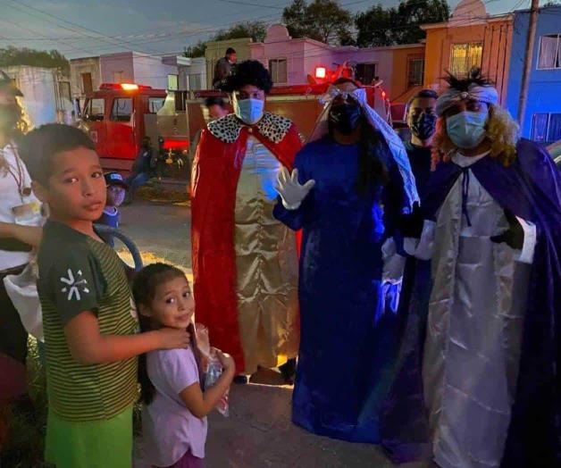 Llevan Reyes Magos regalos a los niños de Valle Hermoso