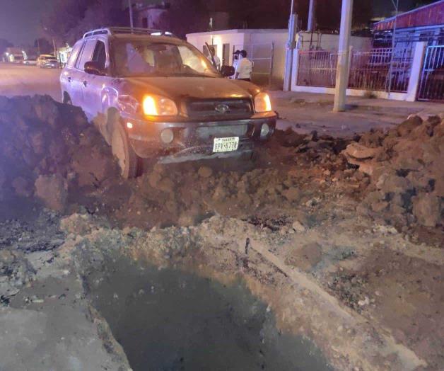 Embanca en obra sanitaria a centímetros de precipicio Embanca en obra sanitaria a centímetros de precipicio