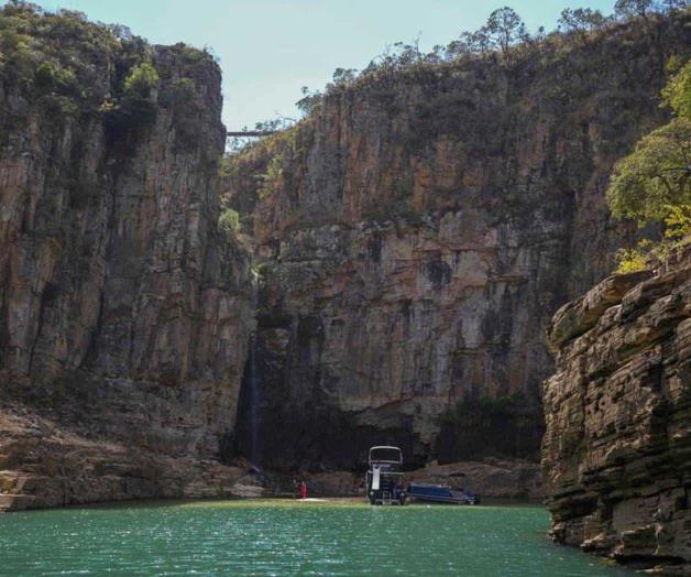 Aumentan a 10 las víctimas de caída de roca sobre bote, en lago de Brasil Aumentan a 10 las víctimas de caída de roca sobre bote, en lago de Brasil